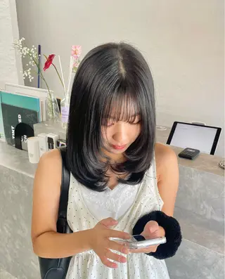 セミロング miloc himekaのヘアスタイル