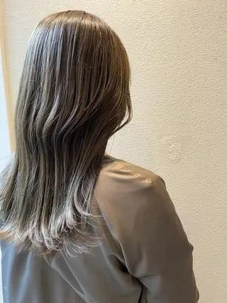 ロング カラー KNOWHOW京都所属・トレンド/顔まわり/ レイヤー/グレージュのヘアスタイル