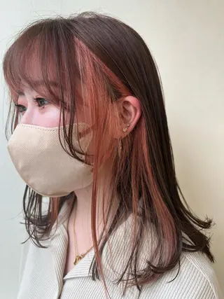 セミロング インナーカラー👾 Chibiのヘアスタイル