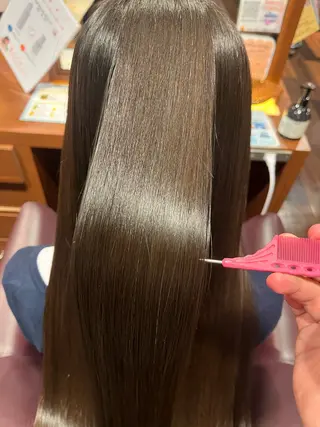 ロング よしだ しおりのヘアスタイル