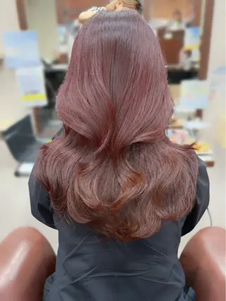 ロング カラー 川根 彩のヘアスタイル