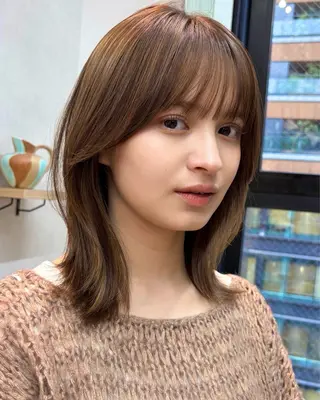 ミディアム カラー あやめ【顔まわり/レ イヤー/柔らかカラ】のヘアスタイル