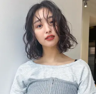 ミディアム パーマ 脇野 茉優のヘアスタイル