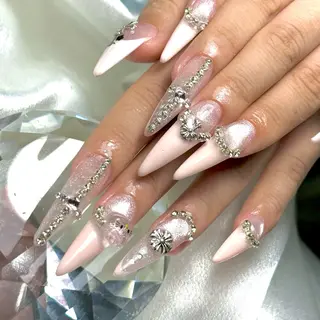 ネイル ルシイ🎀新宿長さ 出しパーツ専門店のネイルデザイン