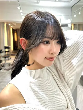 セミロング カラー 艶髪レイヤー顔周り グレージュ添田晃基のヘアスタイル