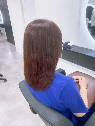 ミディアム 友田 千栄のヘアスタイル