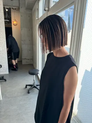 ショート 有人/バレイヤージュ /シャドールーツのヘアスタイル