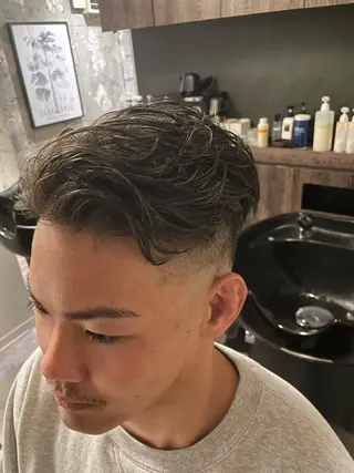 ショート パーマ メンズ 村上 翔平のヘアスタイル