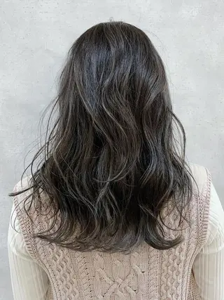 ミディアム カラー MOU namba ムウナンバのヘアスタイル