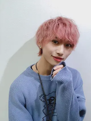 カラー 秋葉原オタク向け美容室OFF-KAi!!所属・渡部凌我 小顔ウルフ ハイトーンカラーのヘアスタイル