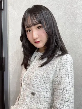 セミロング カラー AIRI layer cut hairのヘアスタイル
