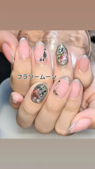 ネイル フラワー ムーンのネイルデザイン