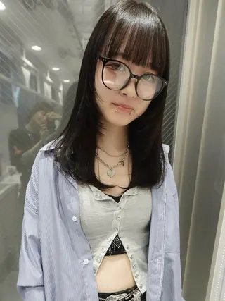 ロング ウルフカット／吉村 桃子のヘアスタイル