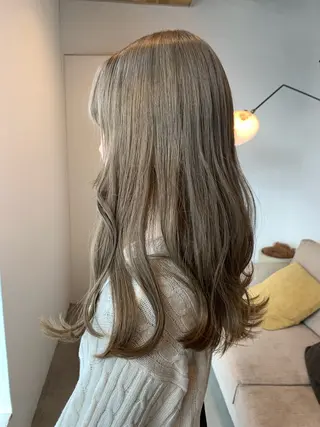 カラー ベージュ/ダブルカラ ー/新潟駅/青柳萌果のヘアスタイル