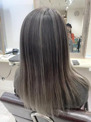 カラー 嶋村夏実🌼レイヤー 🌸白髪ぼかしのヘアスタイル