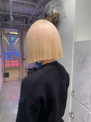 カラー MOMOKA🍑プル エクステ・ハイトーンのヘアスタイル