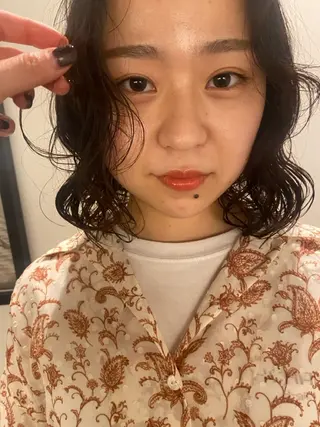 ミディアム ウシロダ メグミのヘアスタイル