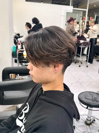 ミディアム パーマ ヘアアレンジ メンズ 顔まわりカット の達人のヘアスタイル