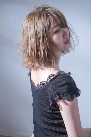 ミディアム カラー 伊藤 裕貴のヘアスタイル