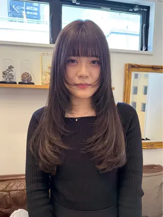 ロング カラー ミルクティー× グレージュMOMOのヘアスタイル