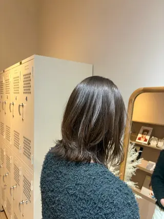 ミディアム カラー 櫻井 莉子のヘアスタイル