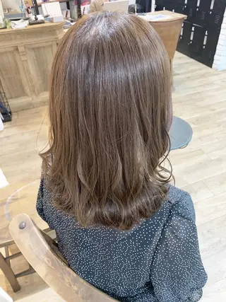 ミディアム いけだ　ひかり ハイライトくびれヘアのヘアスタイル