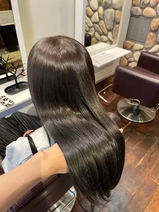 ロング カラー 岩谷 愛依のヘアスタイル