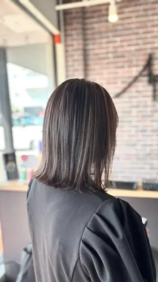 ミディアム カラー 山路 結花のヘアスタイル