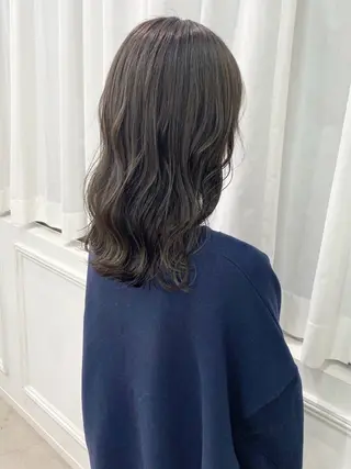 セミロング カラー ハガ コトコのヘアスタイル