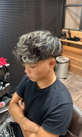ショート カラー メンズ 苗村 阿旺のヘアスタイル