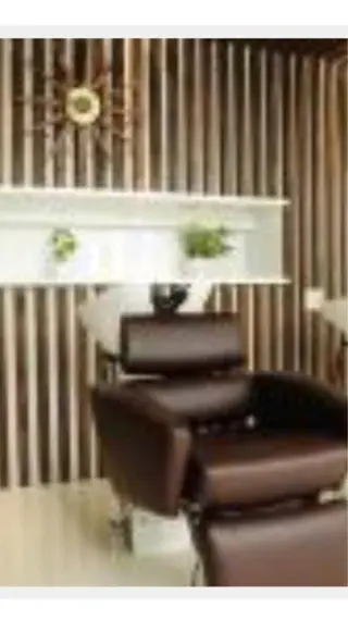 aJyu アジュ所属・漢方温熱まつげ眉毛 痛いドライヘッドスパのマツエク・マツパデザイン