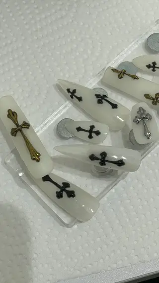 ネイル GO TODAY シェアサロン 渋谷Amiu店所属・渋谷ネイル🎀 y2k/海外ネイルのネイルデザイン