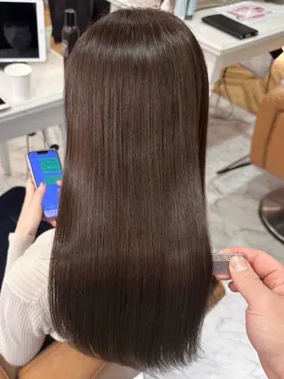 セミロング カラー 🫧顔周りレイヤー/ ウルフ/縮毛/白倉のヘアスタイル