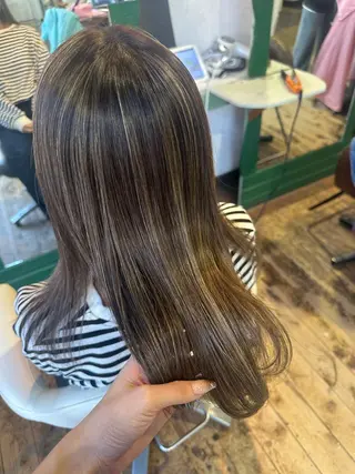 カラー indigo blue所属・indigo/ Minamiのヘアスタイル