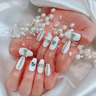 ネイル RAFFINE 月🦋🩵のネイルデザイン