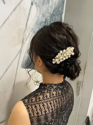 ミディアム ヘアアレンジ カジュアルを女っぽく 𝗮𝘆𝗮𝗰𝗼のヘアスタイル