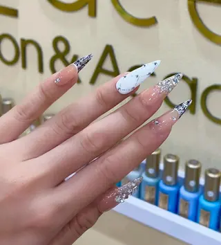 ネイル MQueen ネイルサロンマルのネイルデザイン