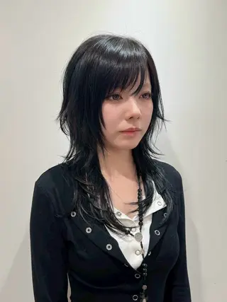 セミロング カラー ハイトーン/ウルフ/ レイヤー/Asukaのヘアスタイル