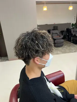 ショート カラー パーマ メンズ KEN 🌟のヘアスタイル