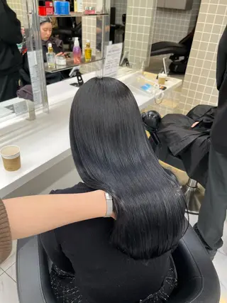 ロング 寒色＆ブリーチ特化 寒色MiOのヘアスタイル