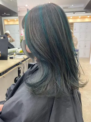 セミロング カラー オリーブ/アッシュ やわらか透明感カラーのヘアスタイル