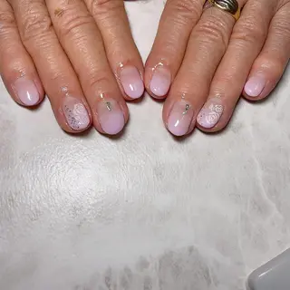 ショート ネイル 知花 梨花のネイルデザイン