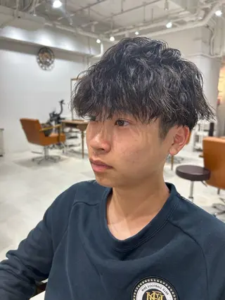 ショート パーマ メンズ 山﨑 燦人のヘアスタイル