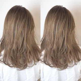 セミロング カラー 韓国レイヤーカット/ ダブルカラーのヘアスタイル