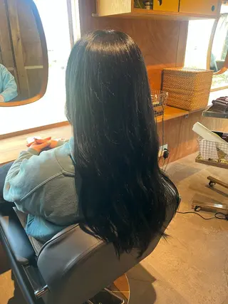 カラー 林 萌々のヘアスタイル