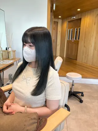 ロング カラー 肌に馴染むハイトーン /ミルクティーカラーのヘアスタイル