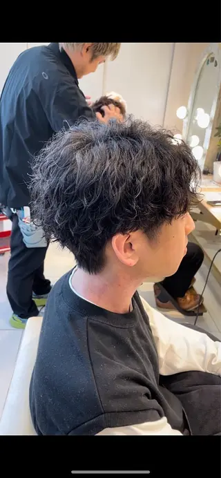 ミディアム パーマ メンズ 本厚木｜縮毛矯正/ 酸性スト専門サロンのヘアスタイル