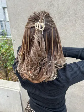 ミディアム カラー ヘアアレンジ tre/e'所属・橋本 昇平のヘアスタイル