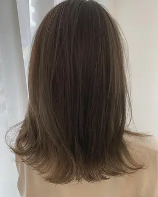 セミロング カラー fio マナミのヘアスタイル