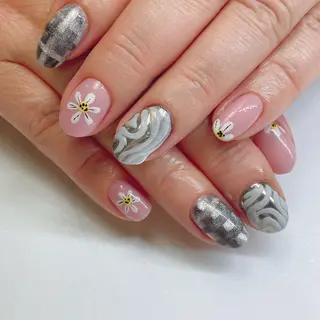 ミディアム 石原 夕華のネイルデザイン